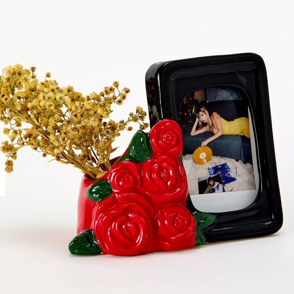 Urban Outfitters Roses INSTAX MINI Picture
Frame Vase